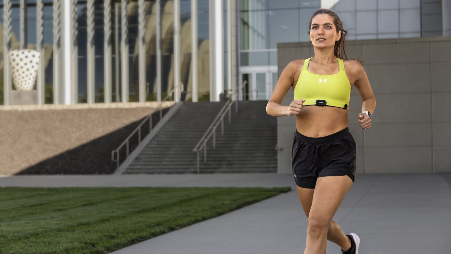 CES 2024: Garmin kommer med nye pulsmålere og smart-ure til kvinder