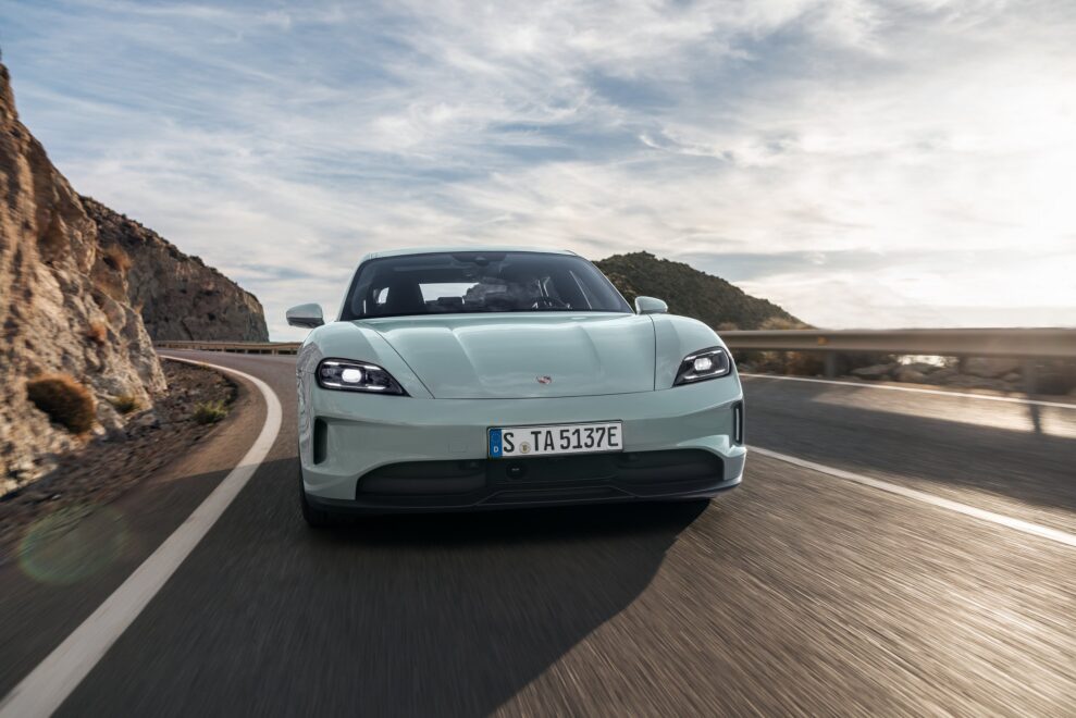 Porsche Taycan forbedres på vigtige områder 1 02 Taycan Driving 2 1024x683 A5 RGB