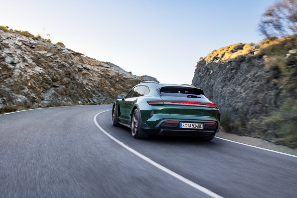 Porsche Taycan forbedres på vigtige områder 2 06 Taycan Turbo Cross Turismo Driving 1 1024x683 A5 RGB