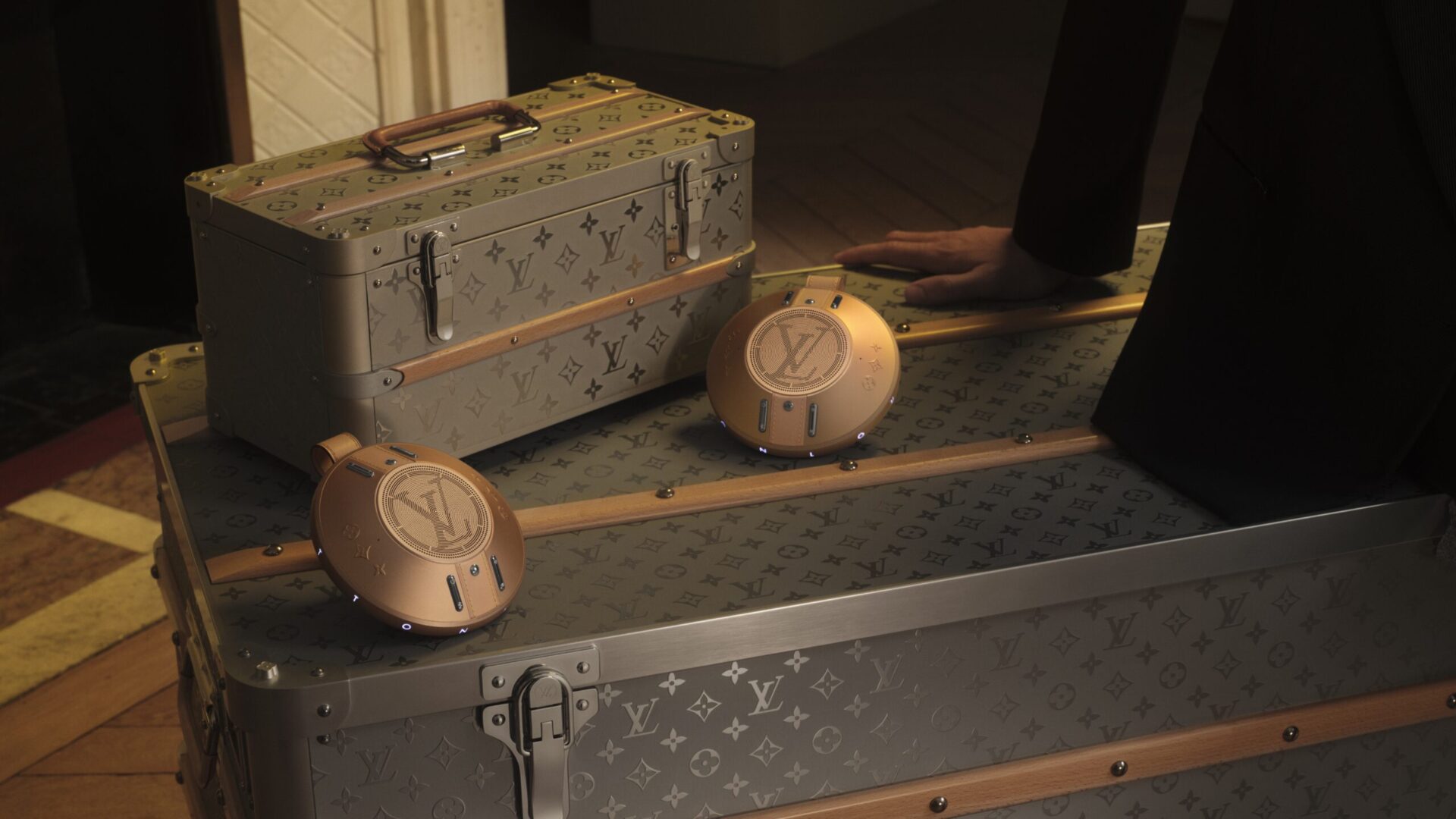 LV Nanogram: Rejsevenlig højttaler fra Louis Vuitton