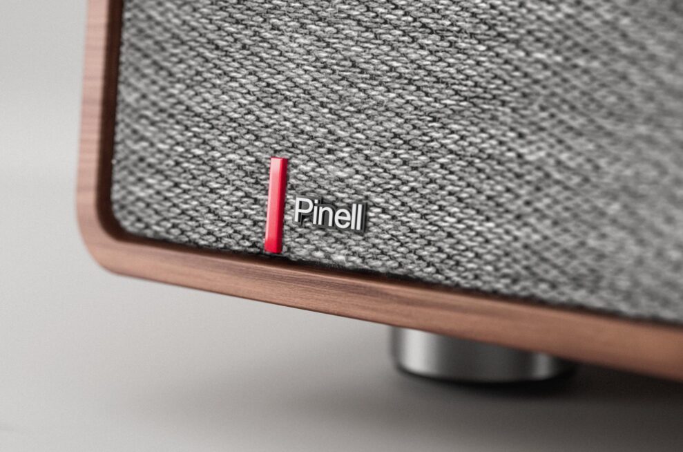 Pinell 901 Walnut DetailLogo