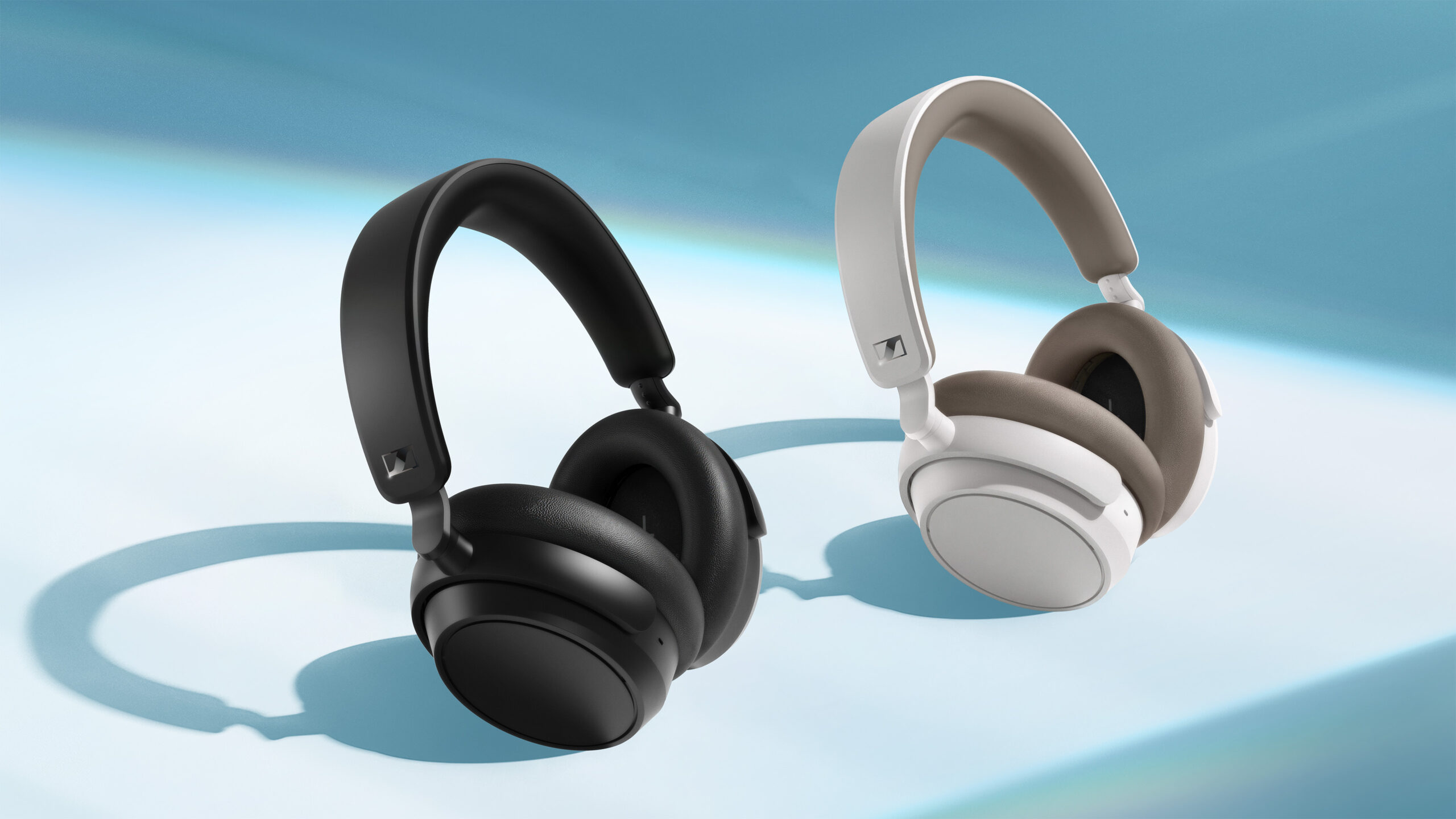 Sennheiser Accentum Plus: Bedre lyd for pengene? 1 Sennheiser ACCENTUM Plus Black White CGI scaled 1