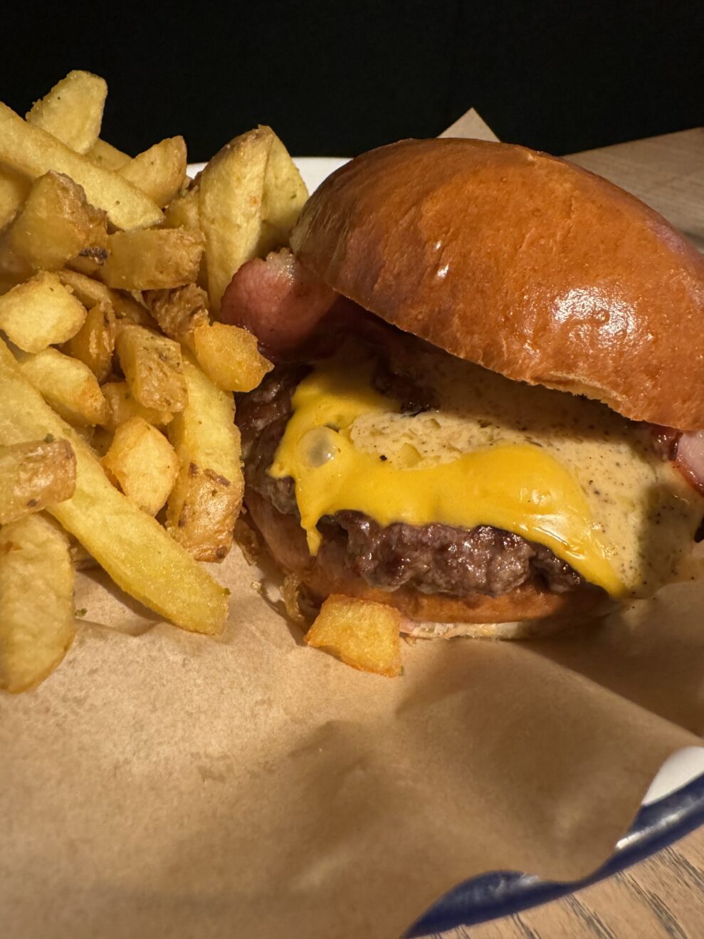 i15 burger scaled 1