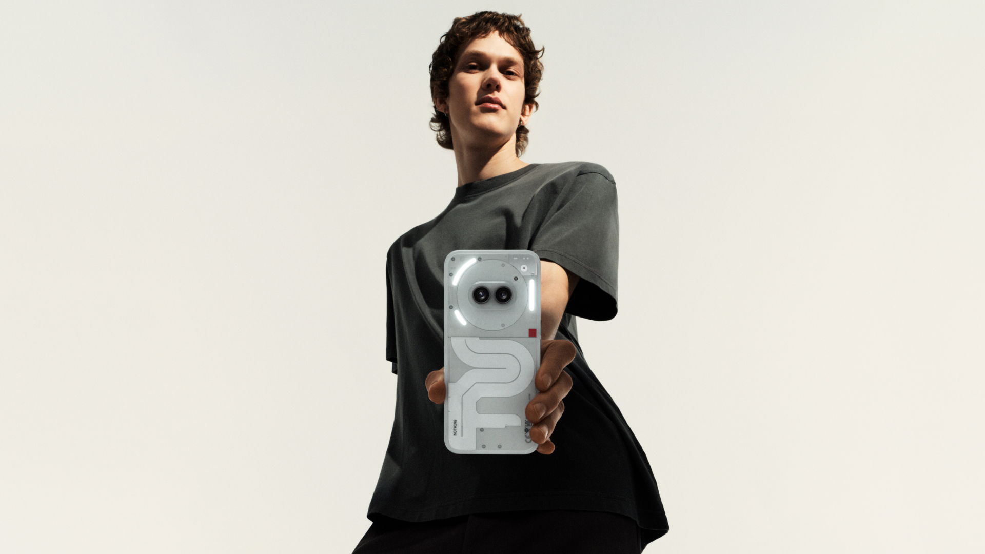 Nothing lanserer Telefon (2a) 2 Nothing Phone (2a)