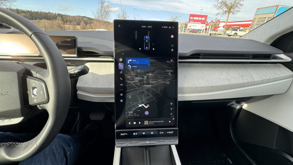Fisker Ocean infotainment screen scaled 1