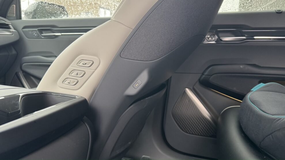 KIA EV9 USB C backseat scaled 1