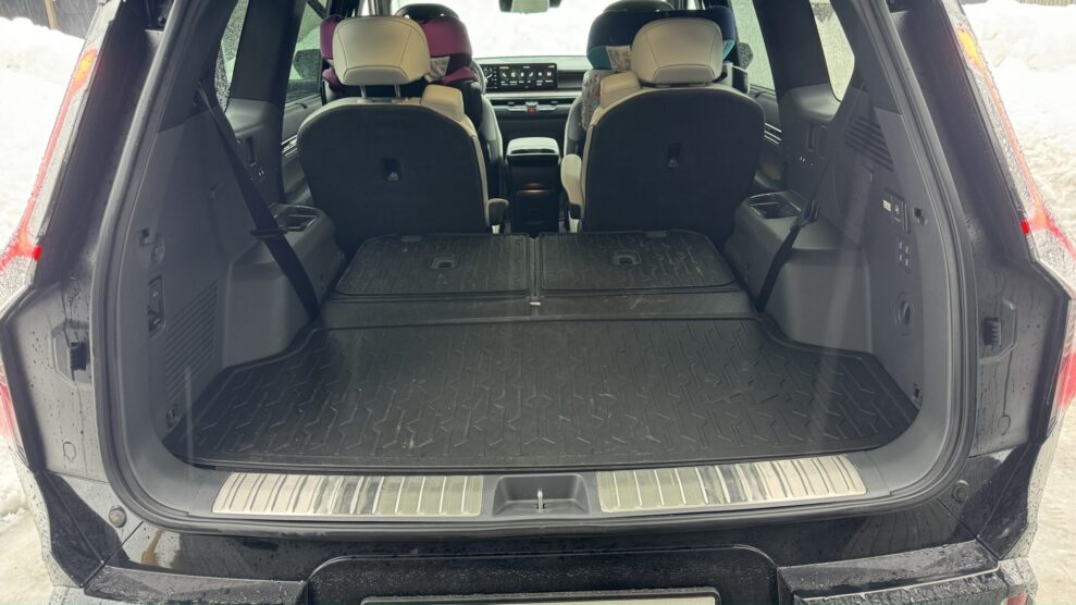 KIA EV9 trunk scaled 1