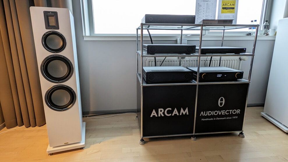254 Arcam-audiovector