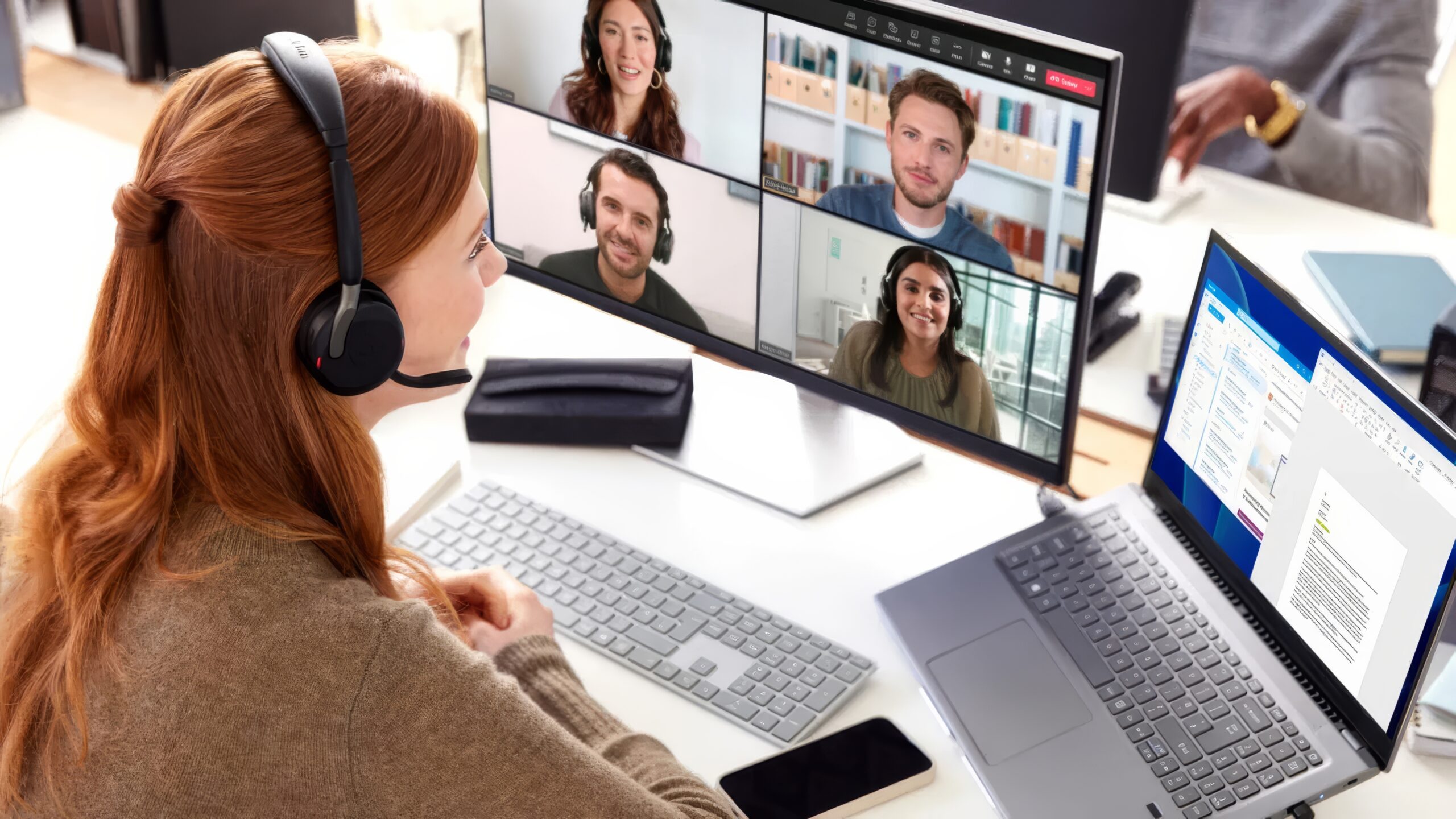 Jabra Evolve2 65 Flex 3 Jabra Evolve2 65 Flex lifestyle 4-topaz