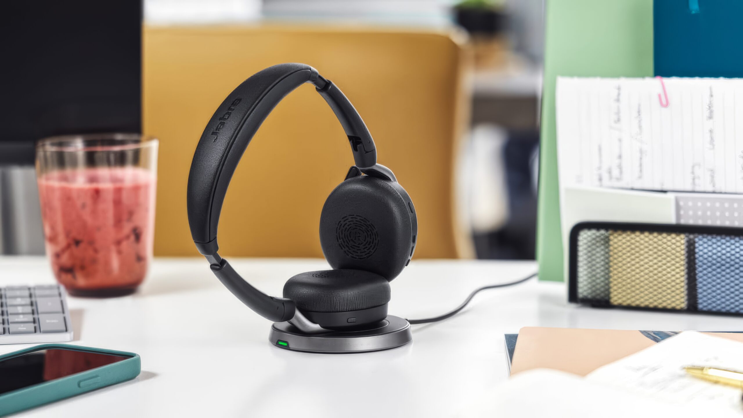 Jabra Evolve2 65 Flex 1 Jabra Evolve2 65 Flex lifestyle-topaz