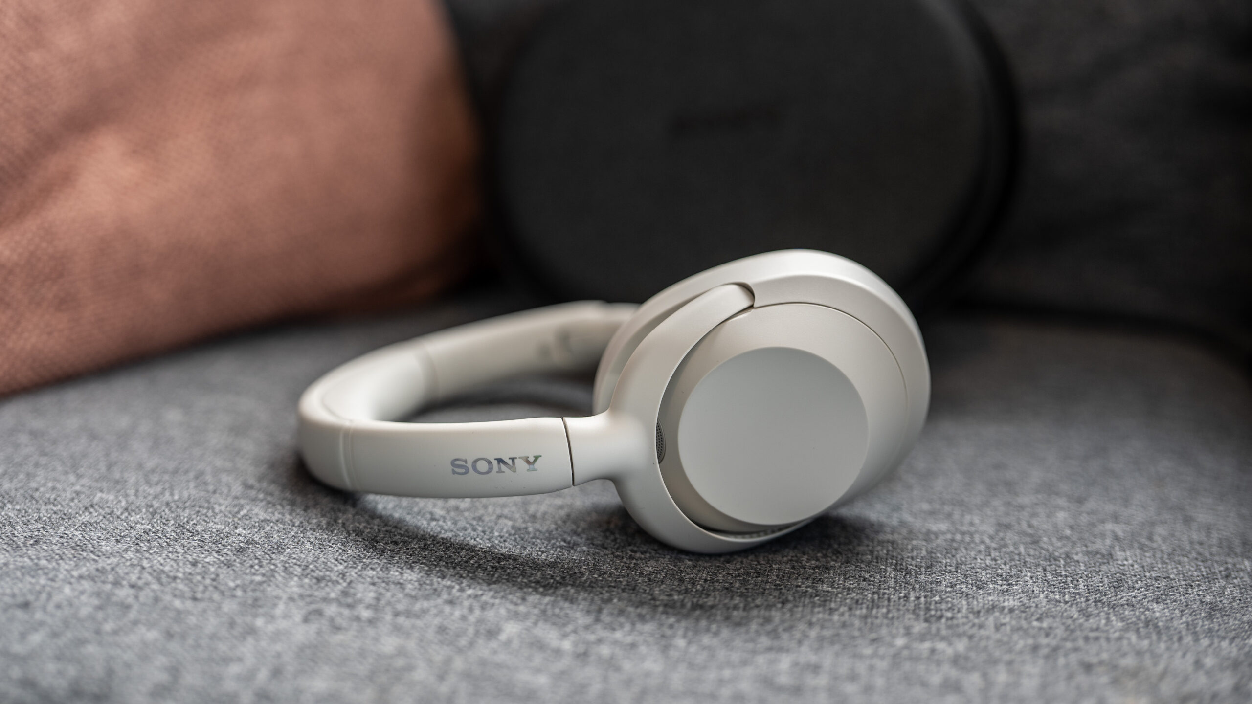 Sony ULT Wear (WH-ULT900N) 6 Sony ULT Wear SPREAD