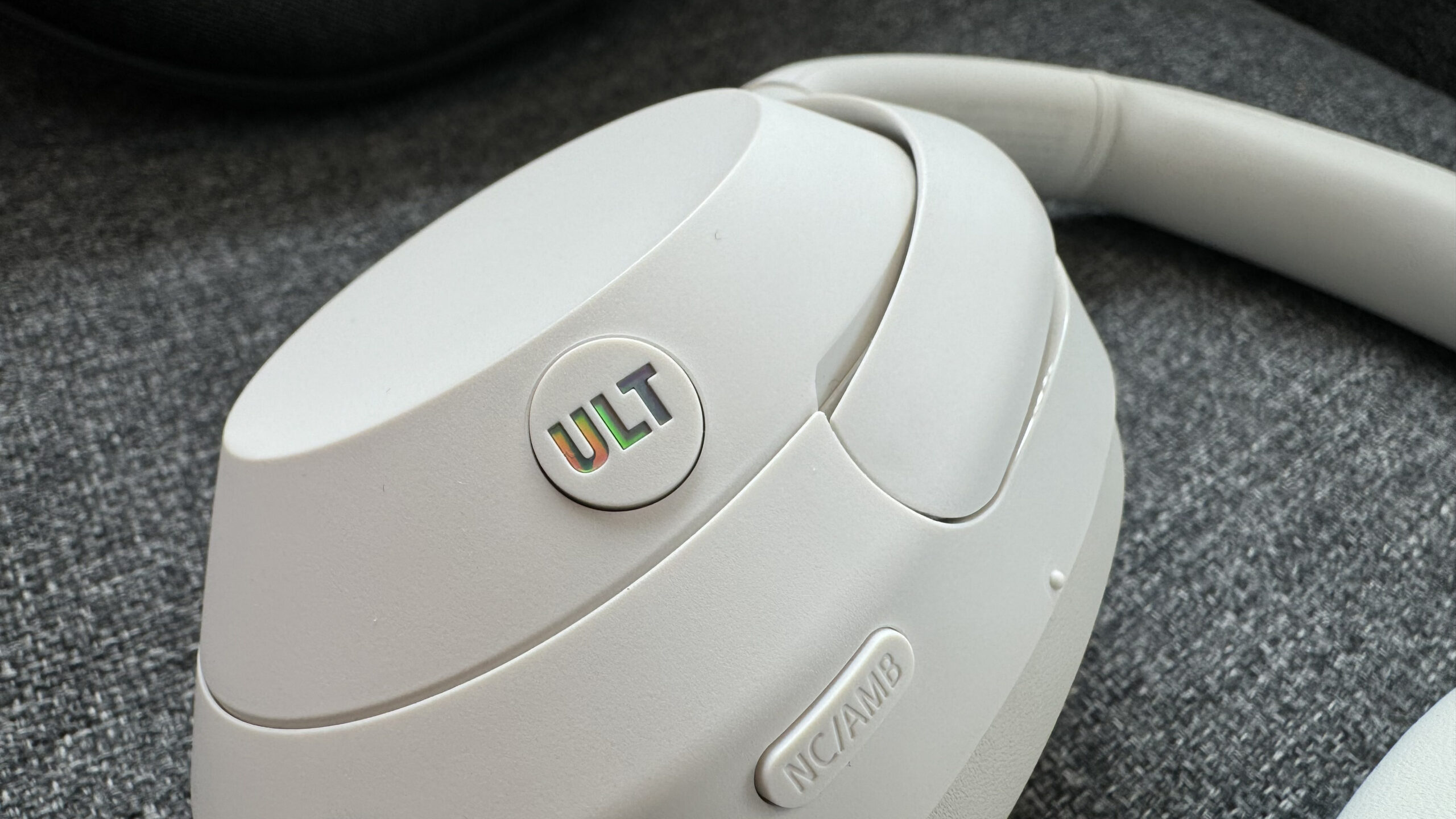 Sony ULT Wear (WH-ULT900N) 1 Sony ULT Wear - ULT button - GeirNordby