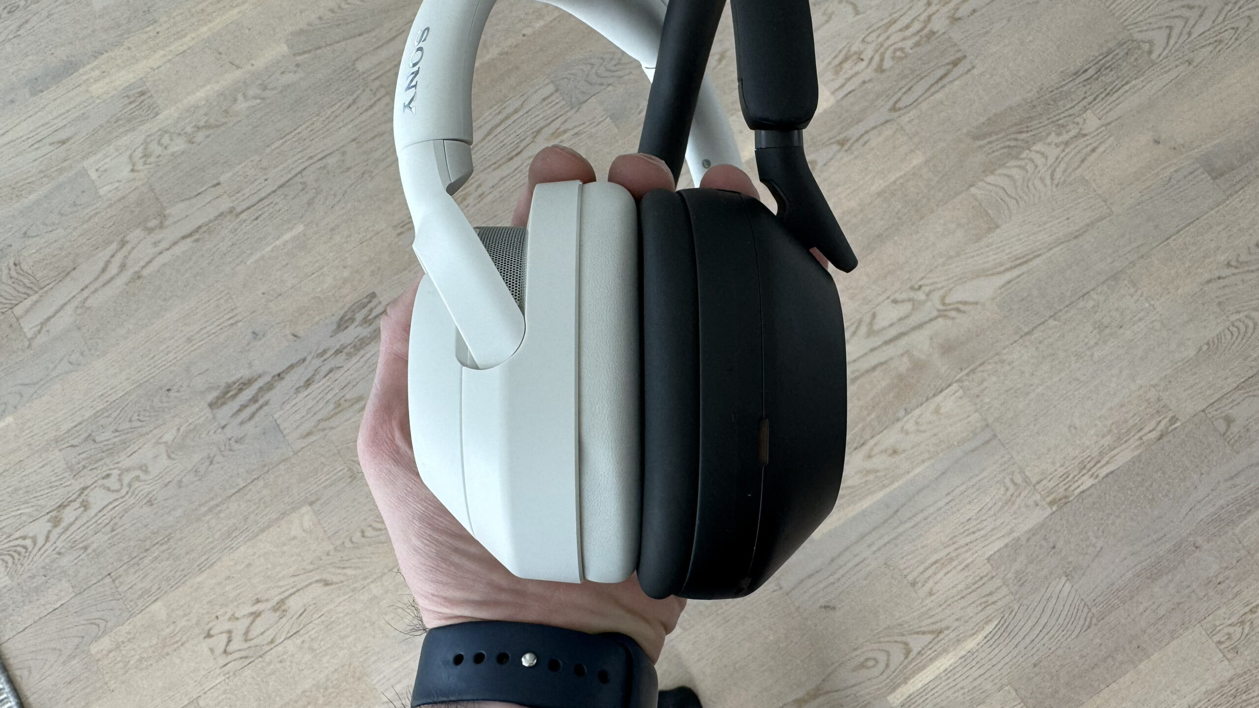 Sony ULT Wear (WH-ULT900N) 3 Sony ULT Wear vs WH-1000XM5