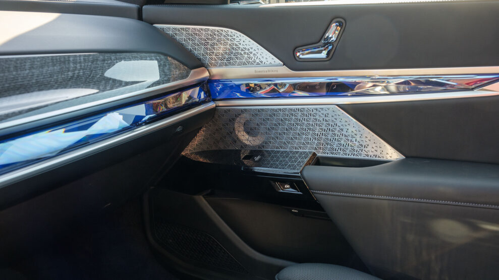 BMW theatre screen 8