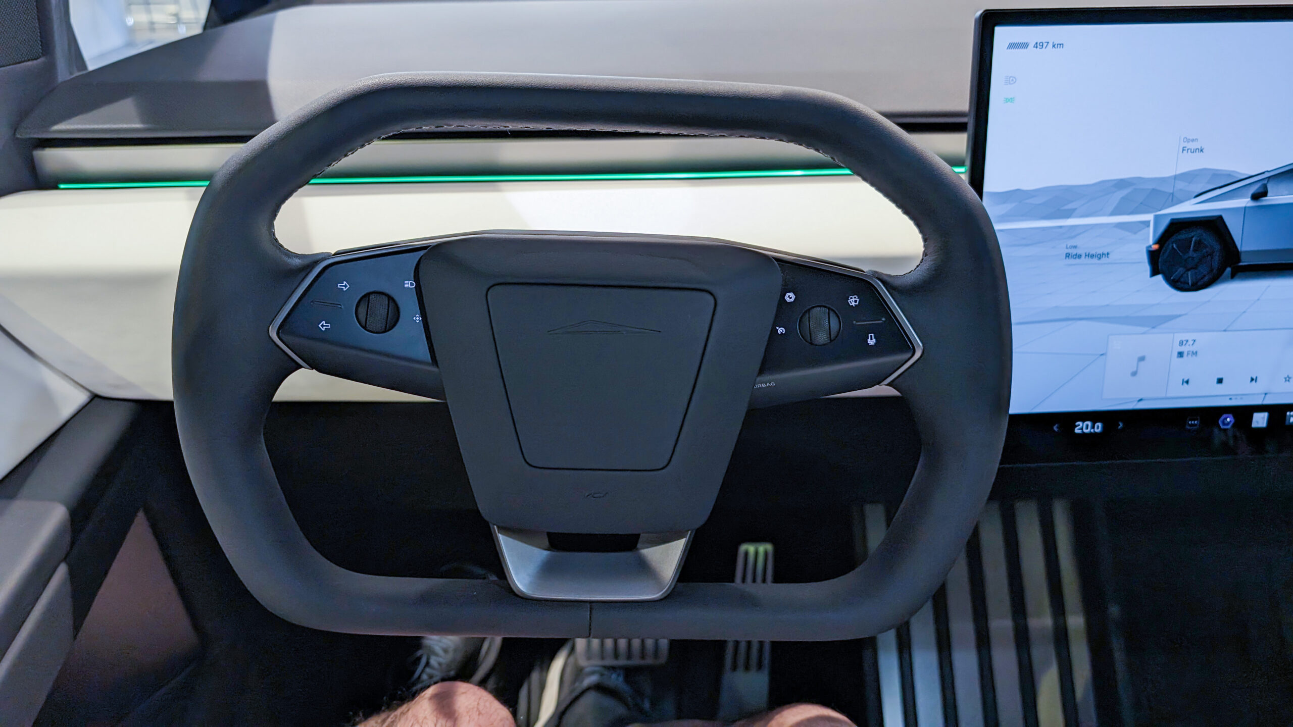 Cybertruck på Europa-turné - men bliver den nogensinde lovlig her? 4 cybertruck steeringwheel