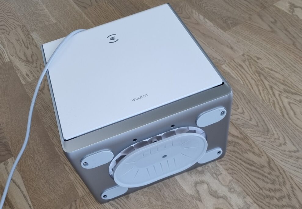 Ecovacs Winbot W2 Omni 3 Ecovacs station undersida webb