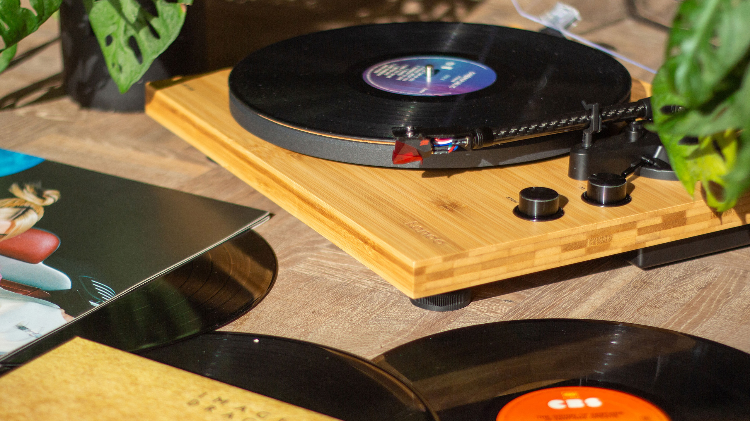 Platespiller med grønn samvittighet og Bluetooth 1 Platespiller med grønn samvittighet og Bluetooth 1