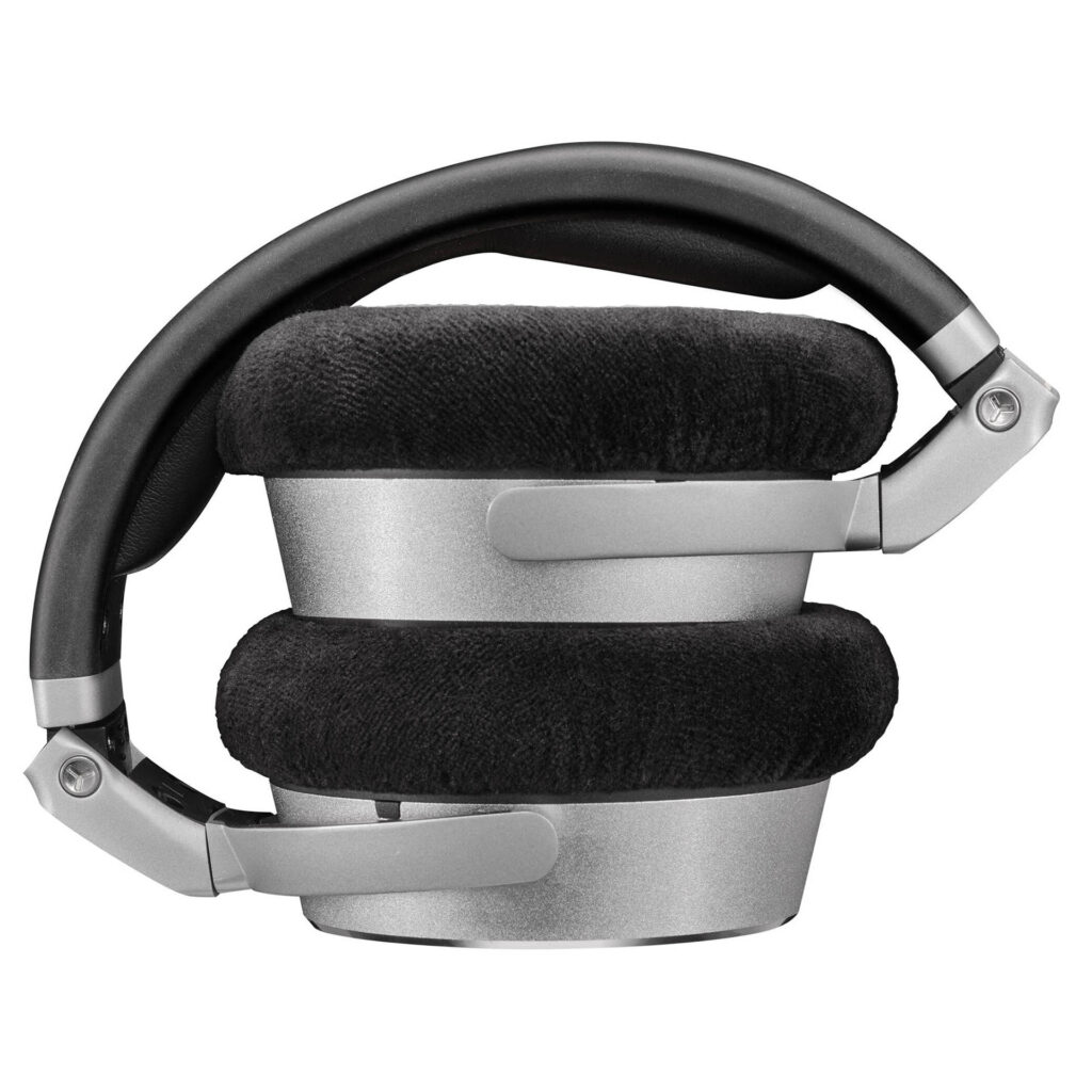 Neumann NDH 30 1 Neumann NDH 30 folded