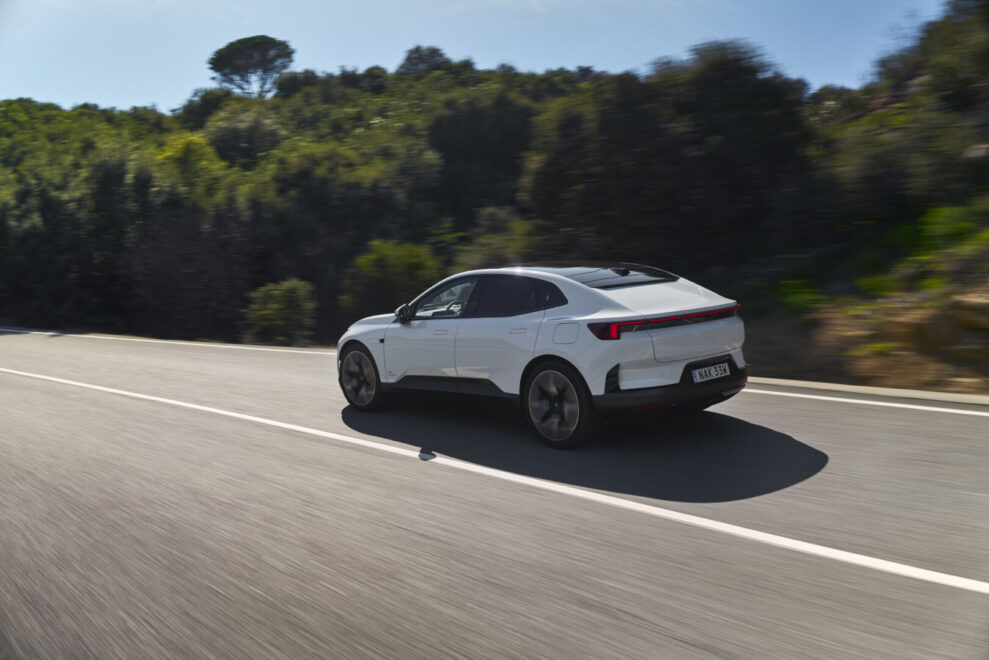 Prøvekørsel af Polestar 4 7 Polestar 4 Madrid Snow Mist Tailored Knit Performance Pack 8