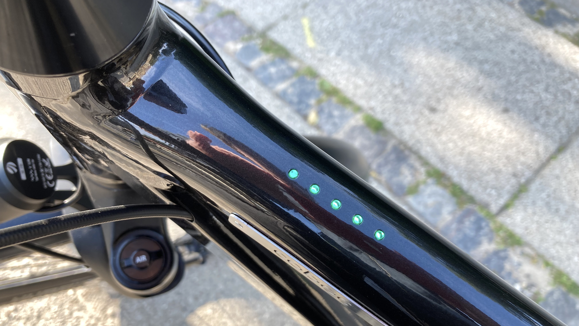Coboc Iseo Medium Salmiak Black 8 Coboc LED green