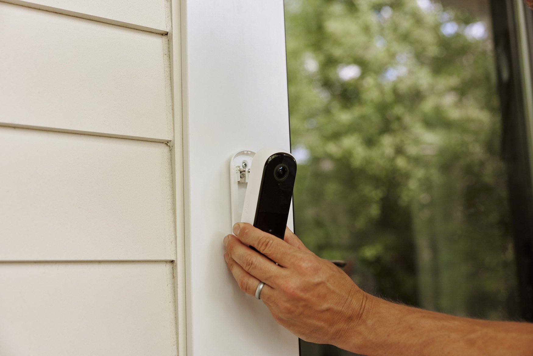 Arlo Video Doorbell 2K 1 Arlo Essential Video Doorbell montering
