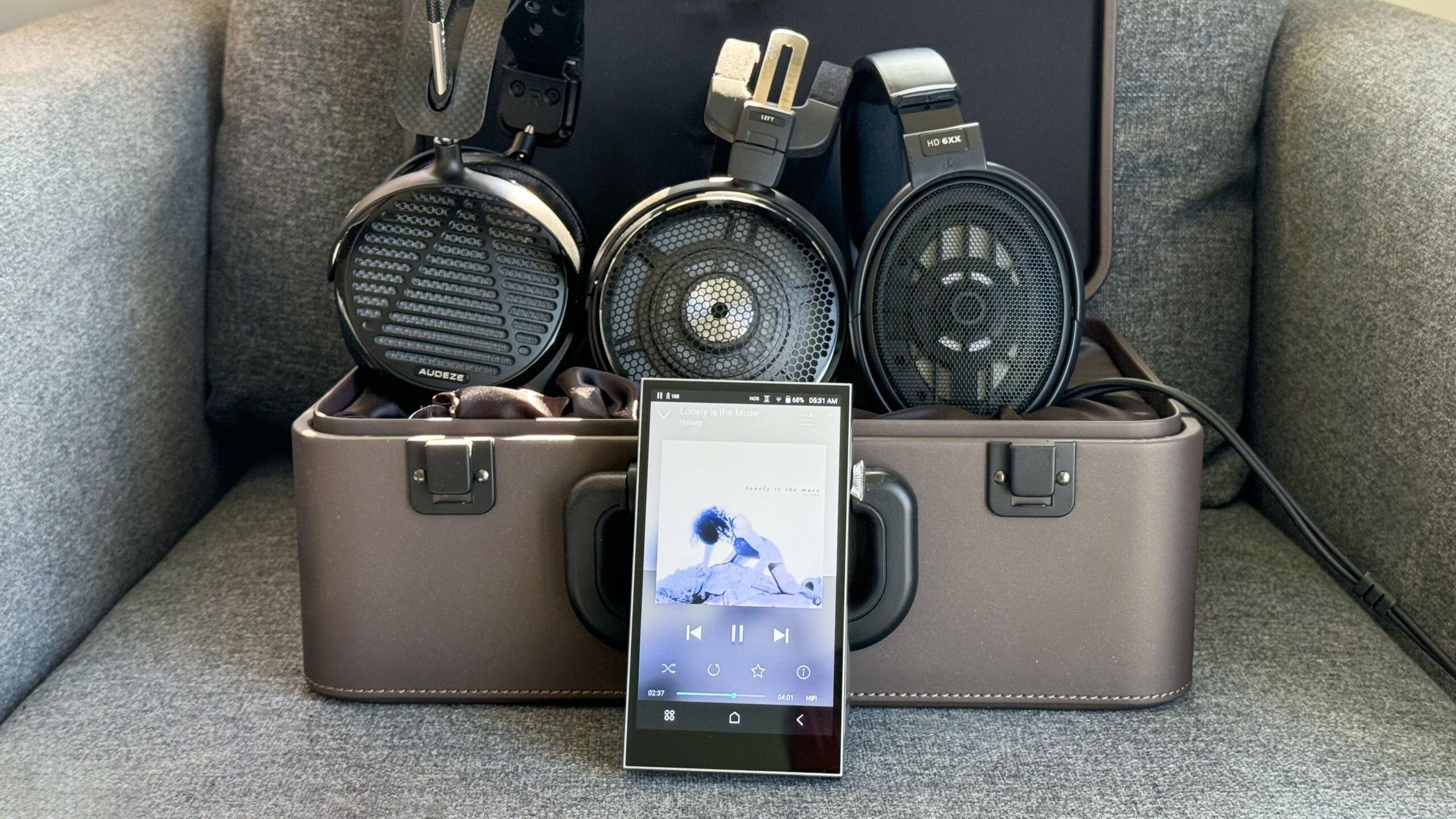 Astell & Kern A&Futura SE300 7 Astell & Kern SE300 with Audeze LCD-5 Audio-Technica ATH-ADX5000 Sennheiser HD6XX GeirNordby