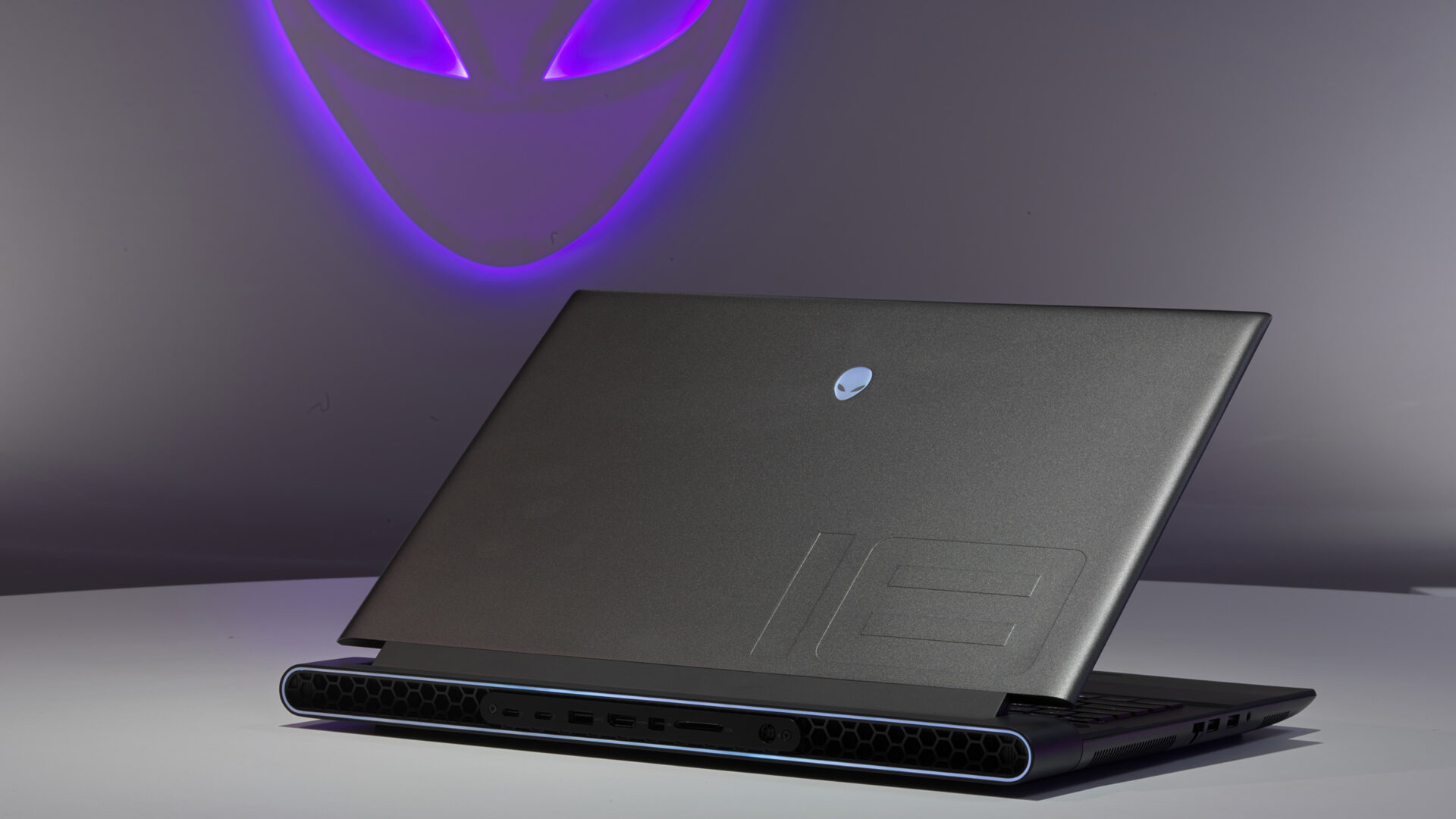 Alienware M18