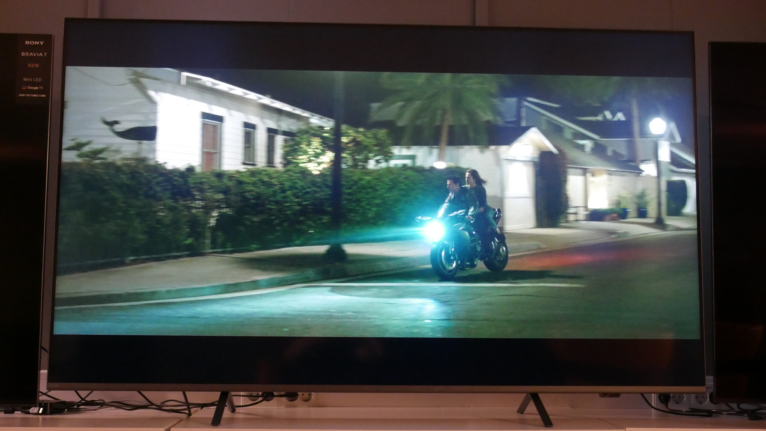 Philips Xtra Black level scaled