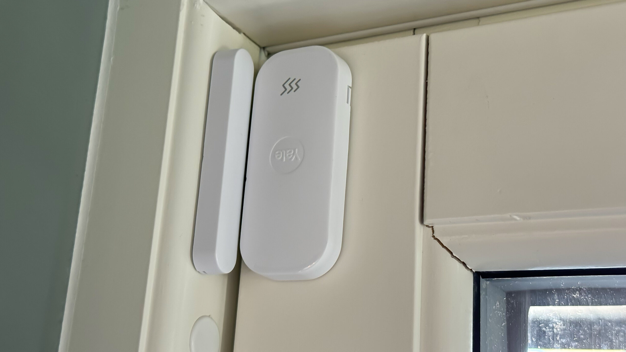 Yale Smart Alarm Starter Kit+ 3 Yale Smart Alarm Vibration Sensor GeirNordby
