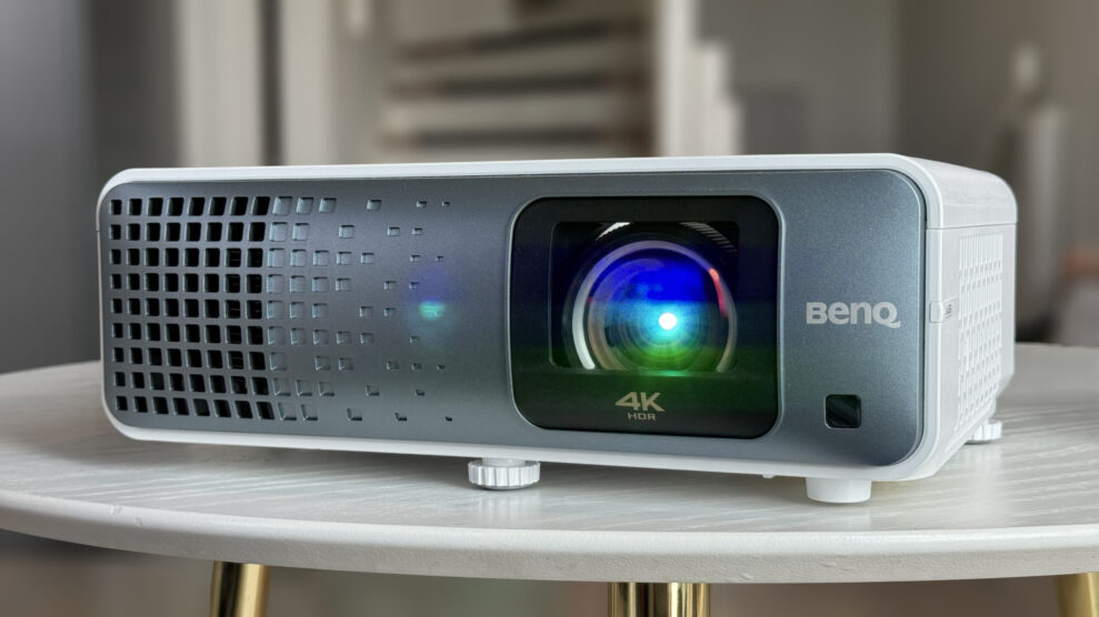 Top 10 - Hjemmebiograf 19 BenQ tk710sti SPREAD GeirNordby scaled 1
