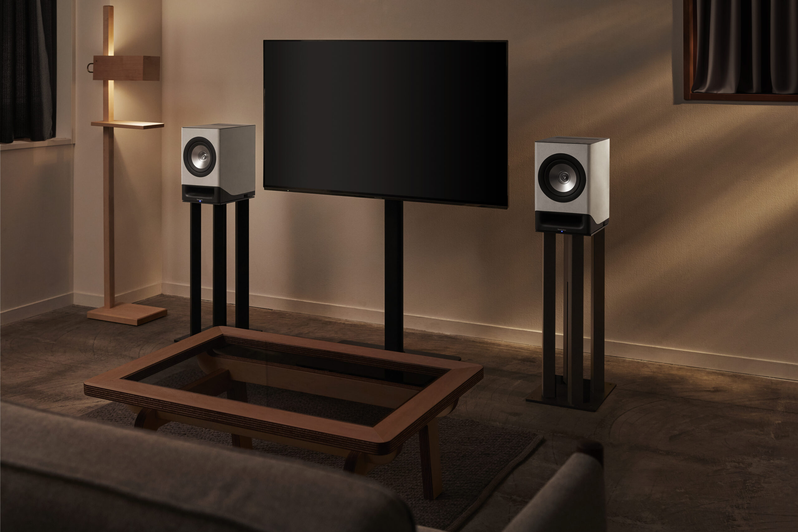 Technics SC-CX700 Wireless Speaker System 1 CX700 Lifestyle 04 scaled