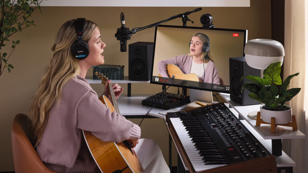 SONY-MDR-M1-lifestyle-2-scaled