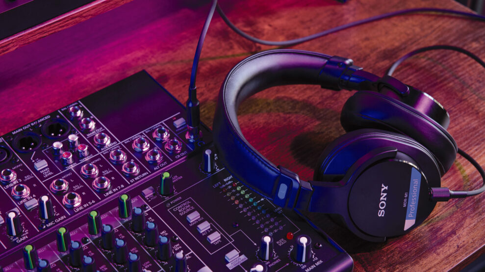 SONY-MDR-M1-lifestyle-scaled