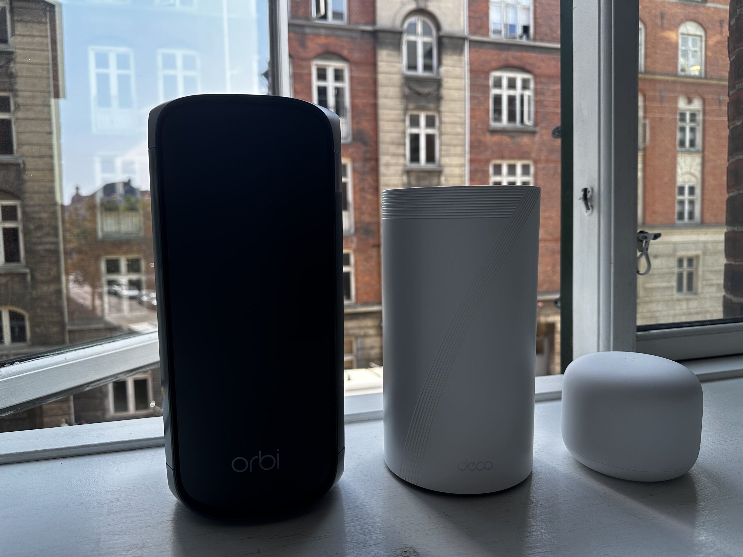 TP-Link Deco BE85 mod Netgear Orbi 970 1 TP link Netgear og Google scaled