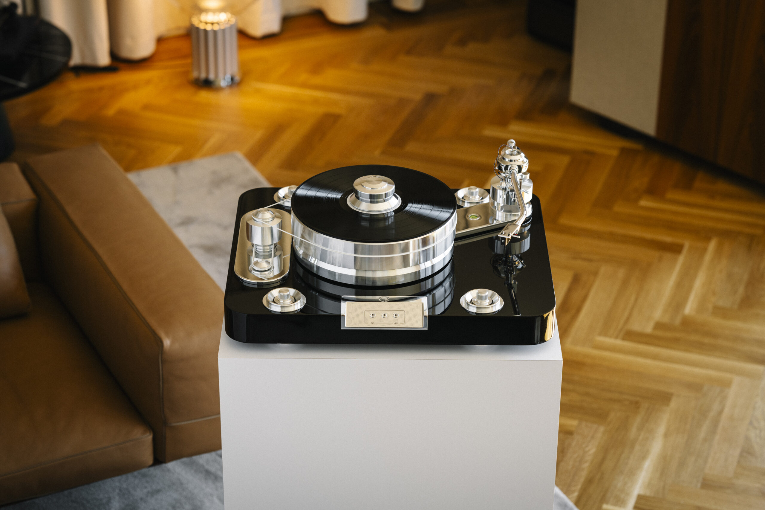 Pro-Ject Signature 12.2 pladespiller 4 Signature 12.2 lifestyle 4 scaled