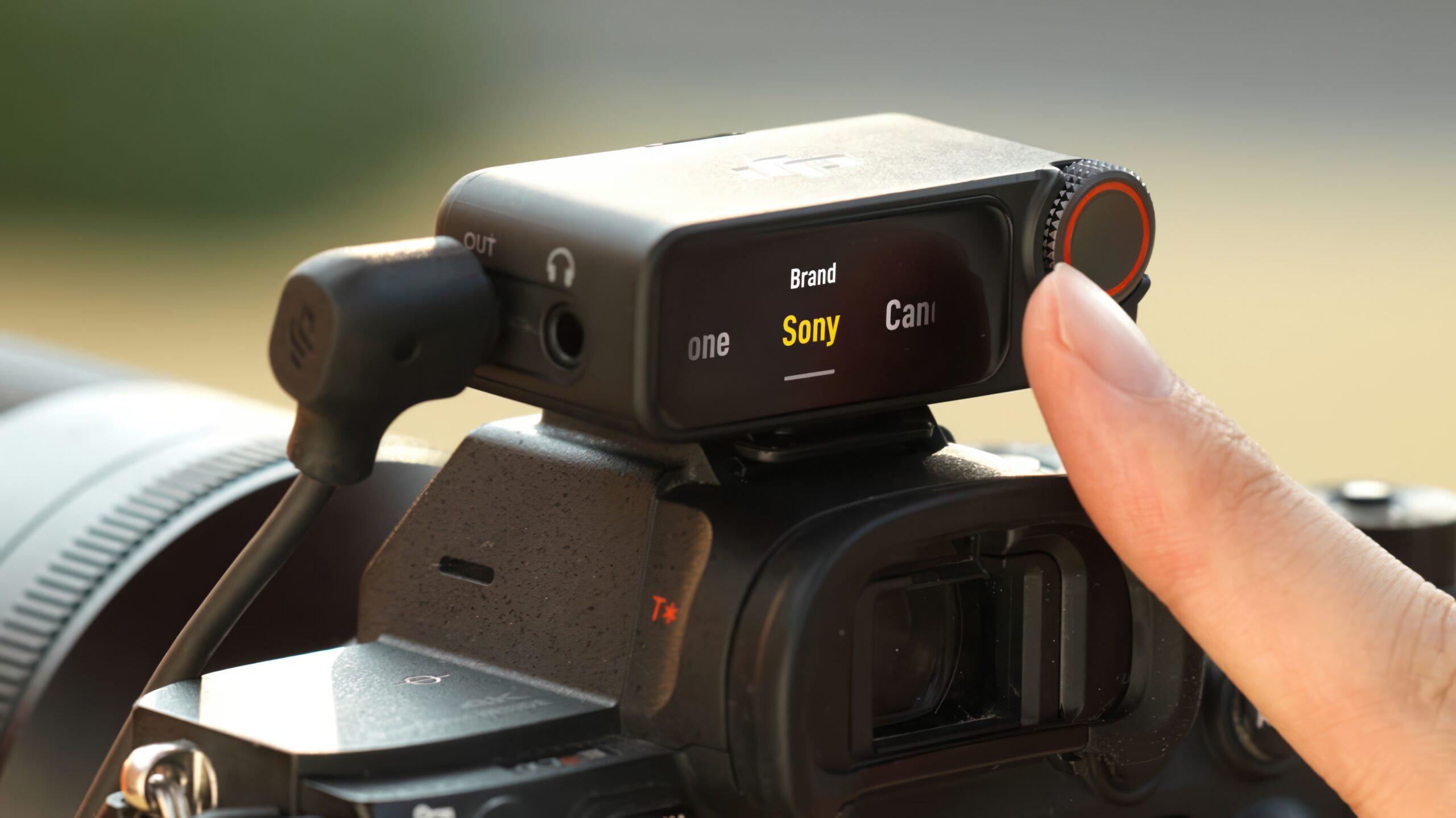 DJI Mic 2 3 DJI Mic 2 on camera 2-gigapixel-text-shapes-3840w