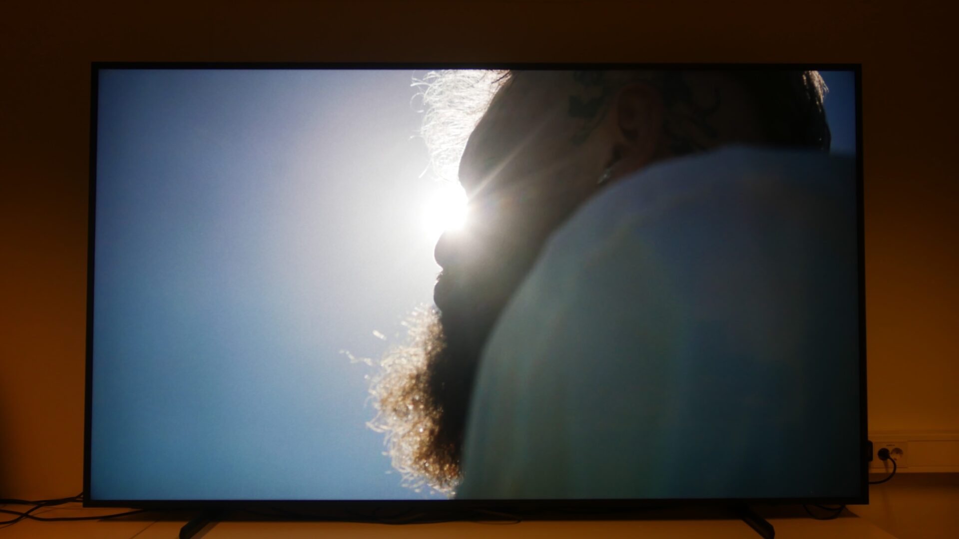 Sony 98 X90L 10