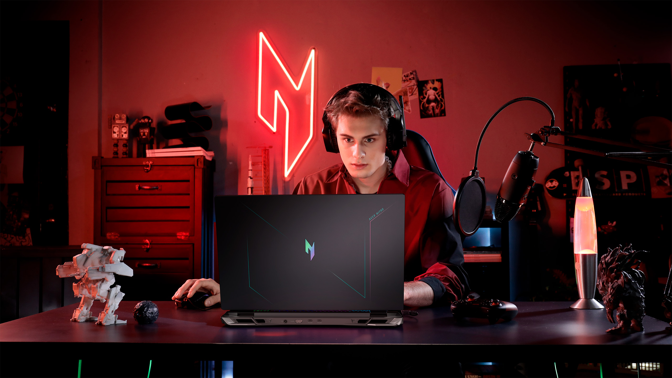 Acer Nitro 17 AN17-41 1 Nitro17 AMD AN17 41 Lifestyle 1.tif custom