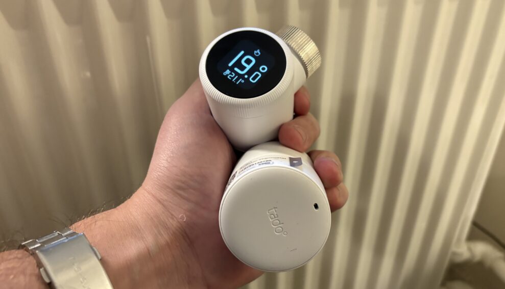 Tado Wireless Smart Radiator Termostat X Starter Kit 7 Tado X side by side