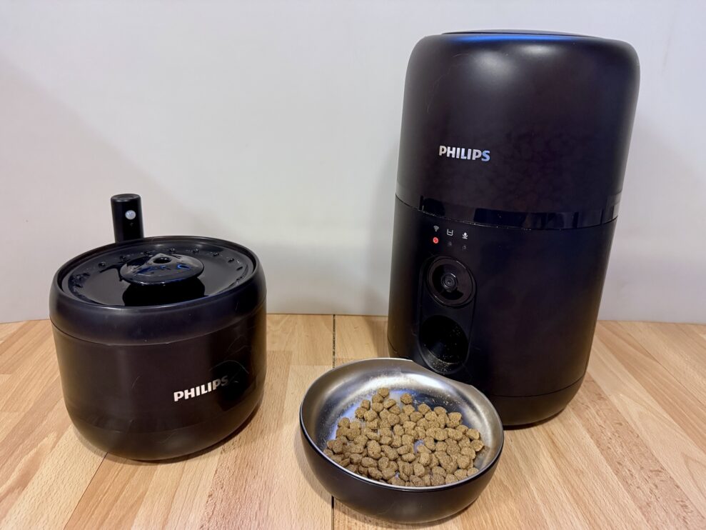 Philips Smart feeder with Camera PAW5320/02 1 philips pet series web