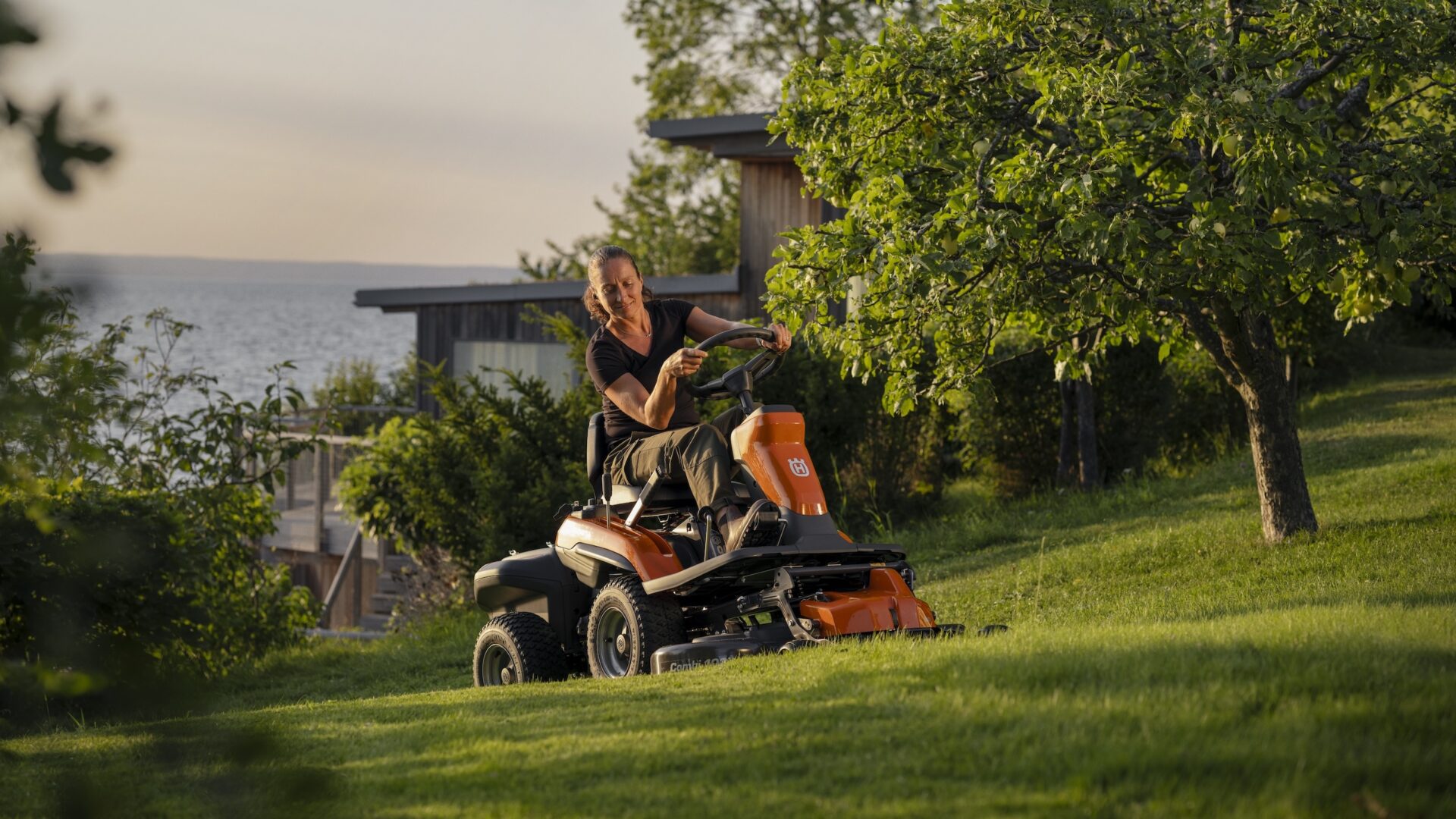Husqvarna præsenterer den batteridrevne Rider R200iX AWD