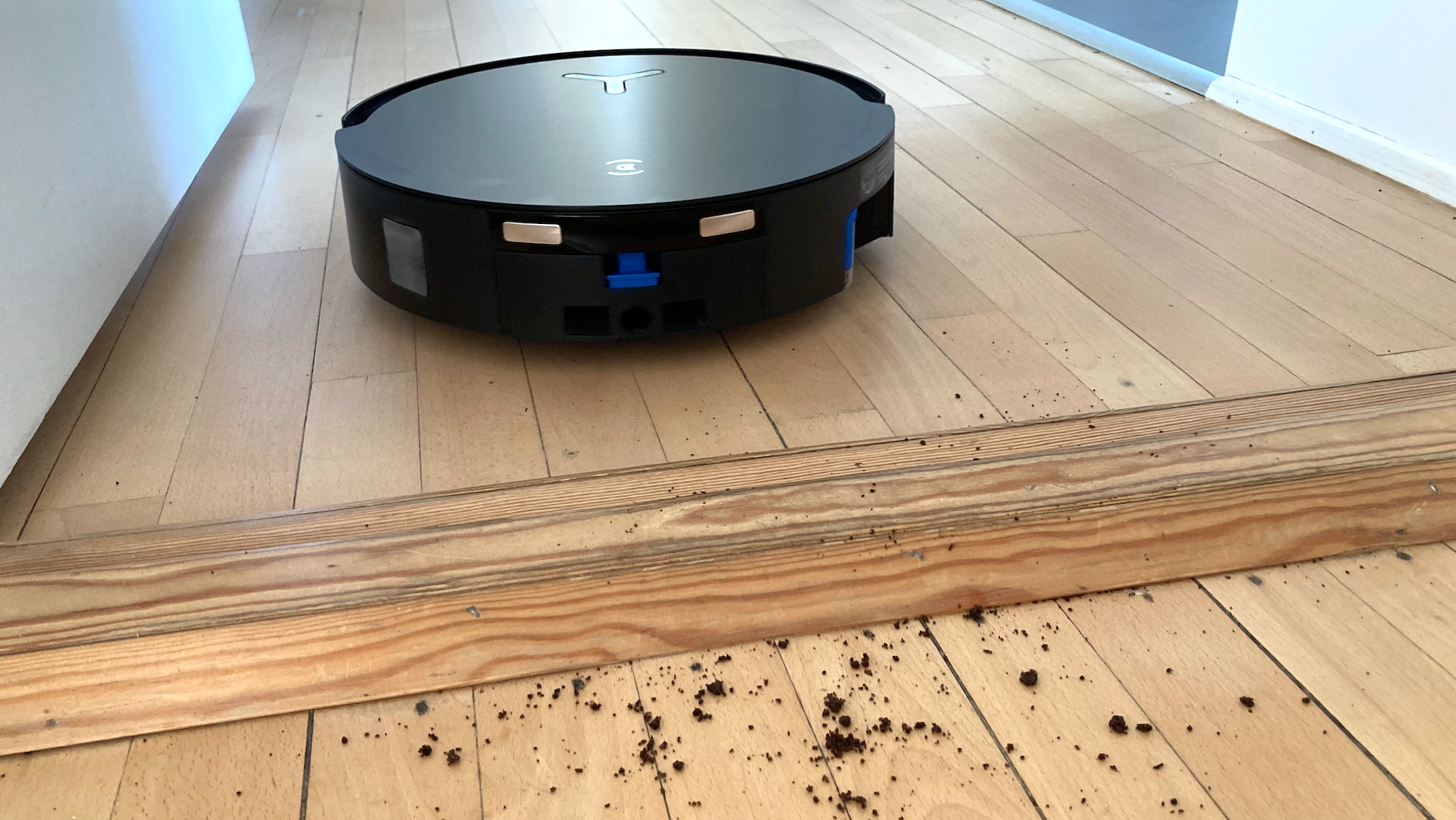 Ecovacs Deebot X8 Omni 5 Ecovacs X8 Omni doorstep