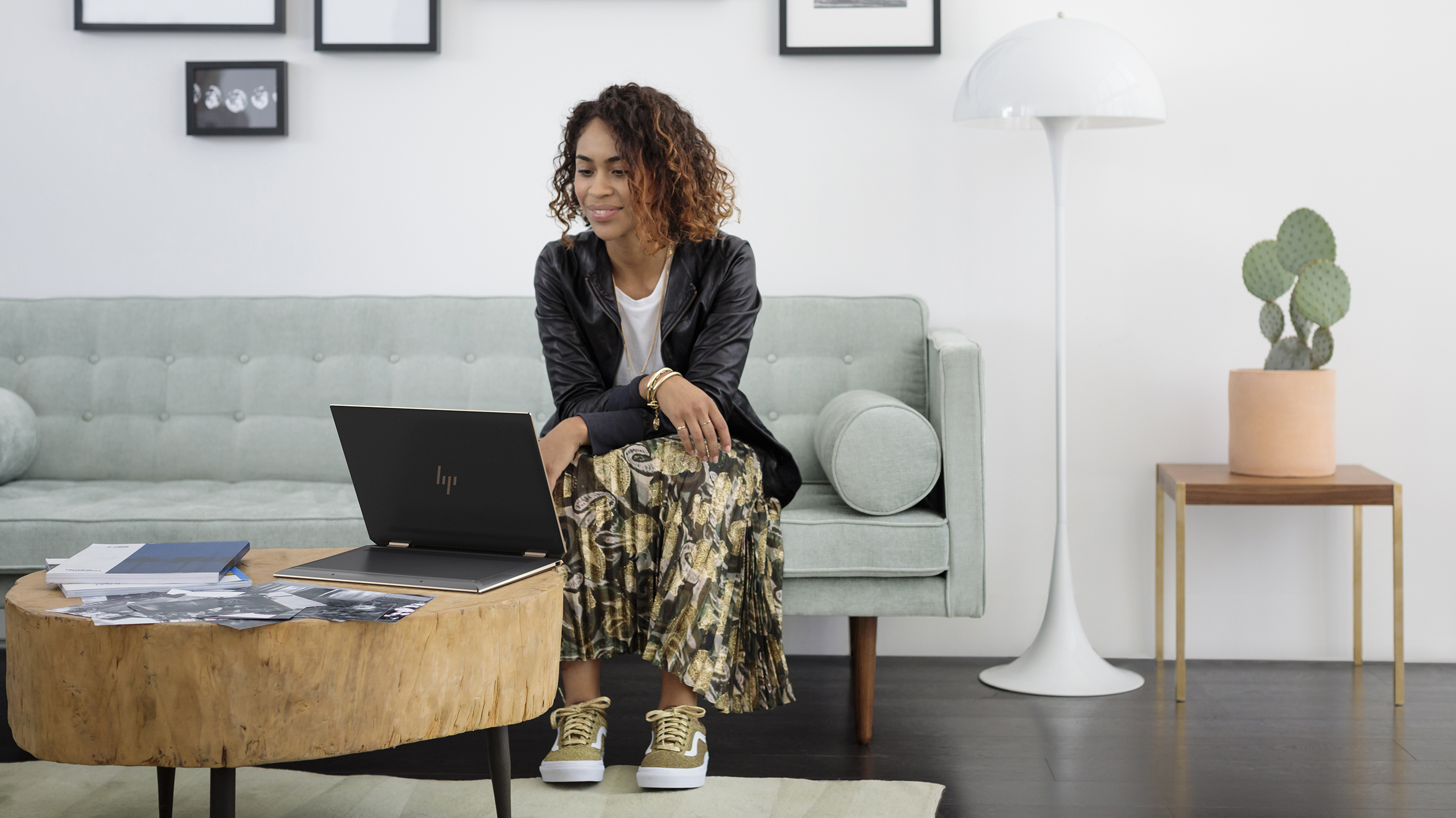 HP Spectre x360 (14-eu0895no) 5 Wikus 13 WLAN NightfallBlack nonODD nonFPR Heroic IndoorLivingRoom Photocomp