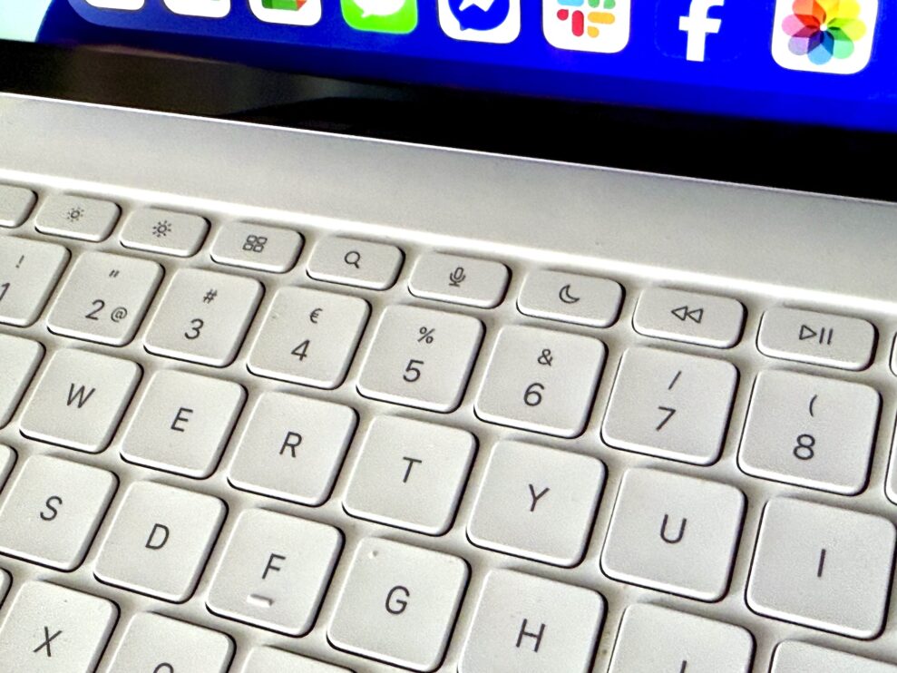 Apple iPad Air 11” (2025) 4 Apple iPad Air and Magic Keyboard closeup web