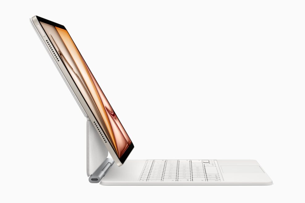 Apple iPad Air 11” (2025) 1 Apple iPad Air and Magic Keyboard web