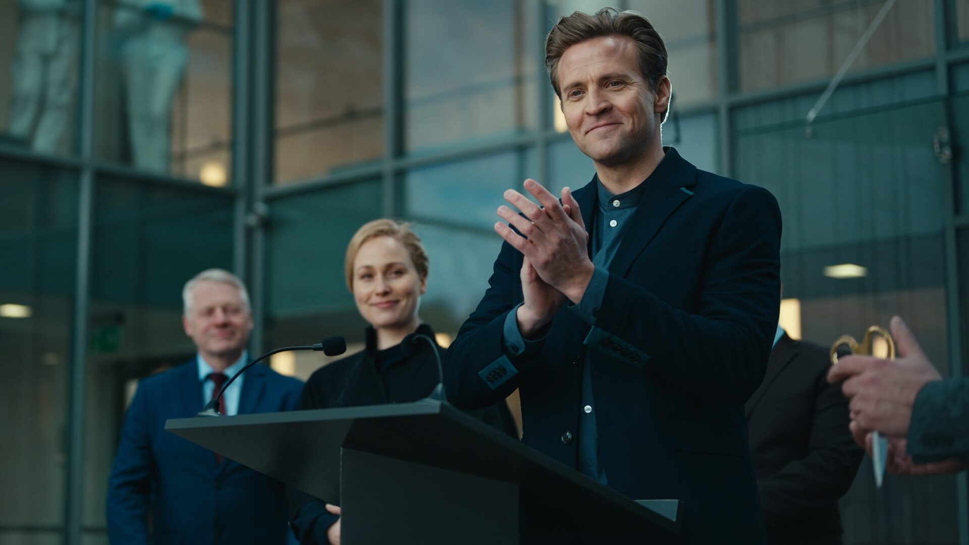Tobias Santelmann topper den nye dramaserie Fæstning Norge – se trailer
