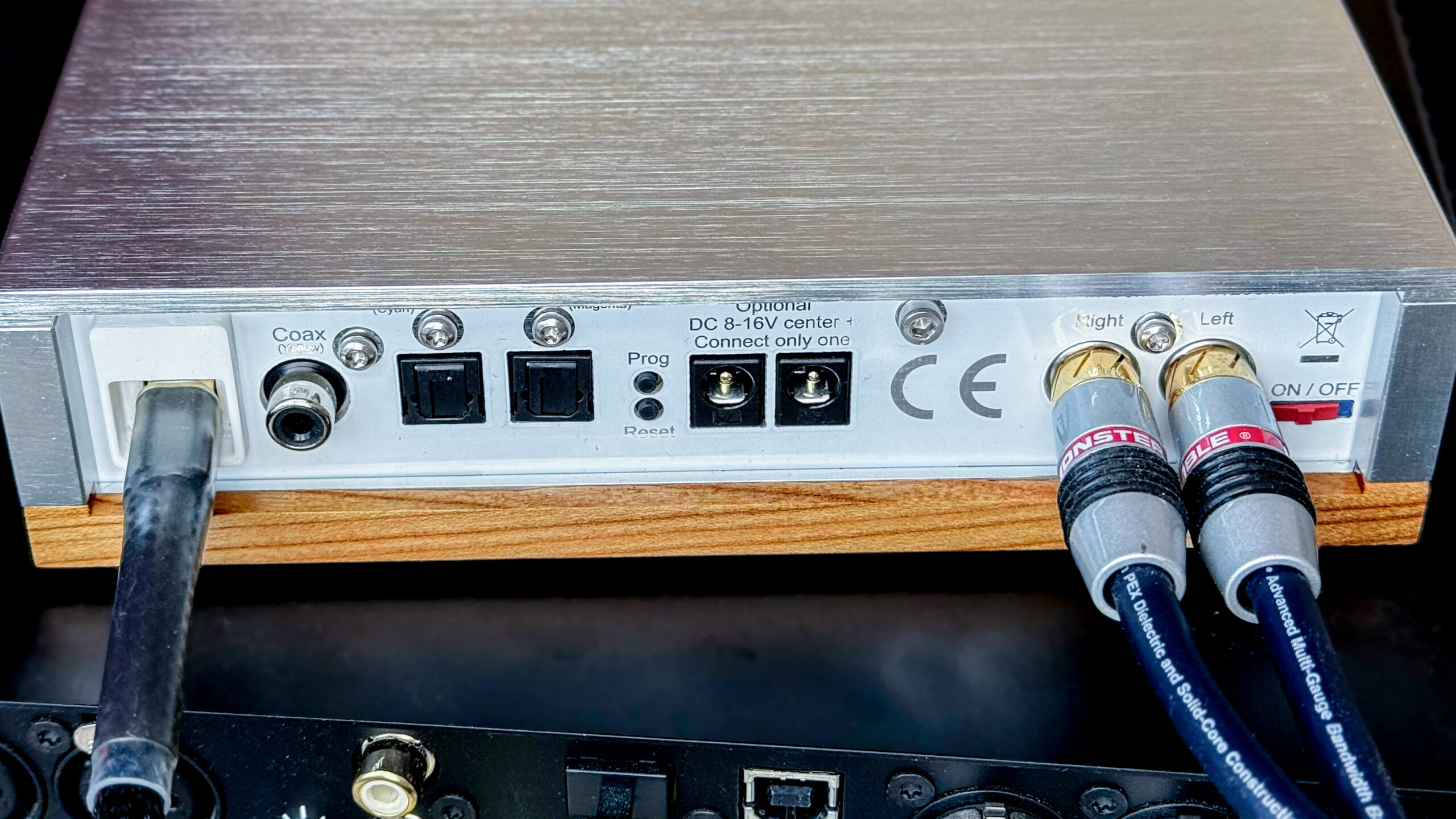 Henry Audio DA 256 3 Henry Audio DA 256 rear GeirNordby