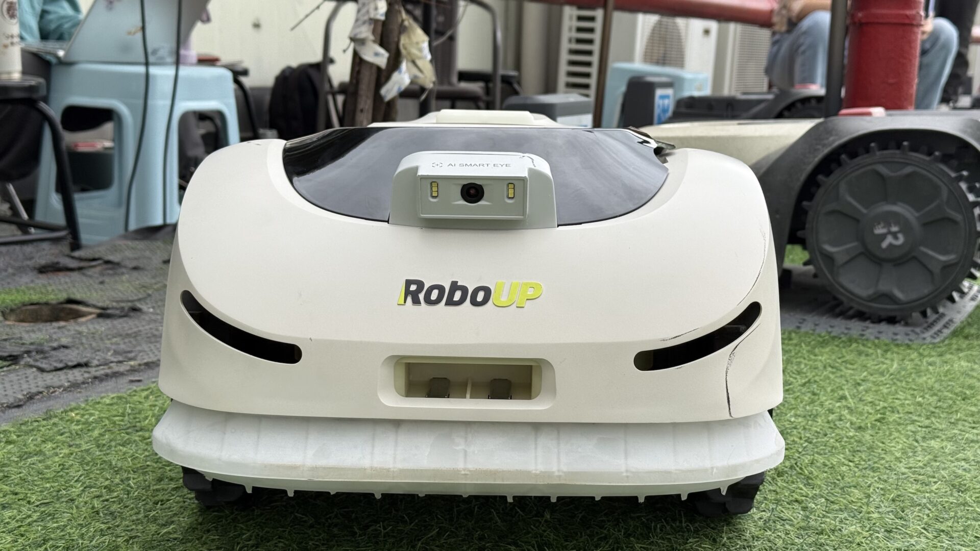 Endnu flere robotplæneklippere på vej fra Kina