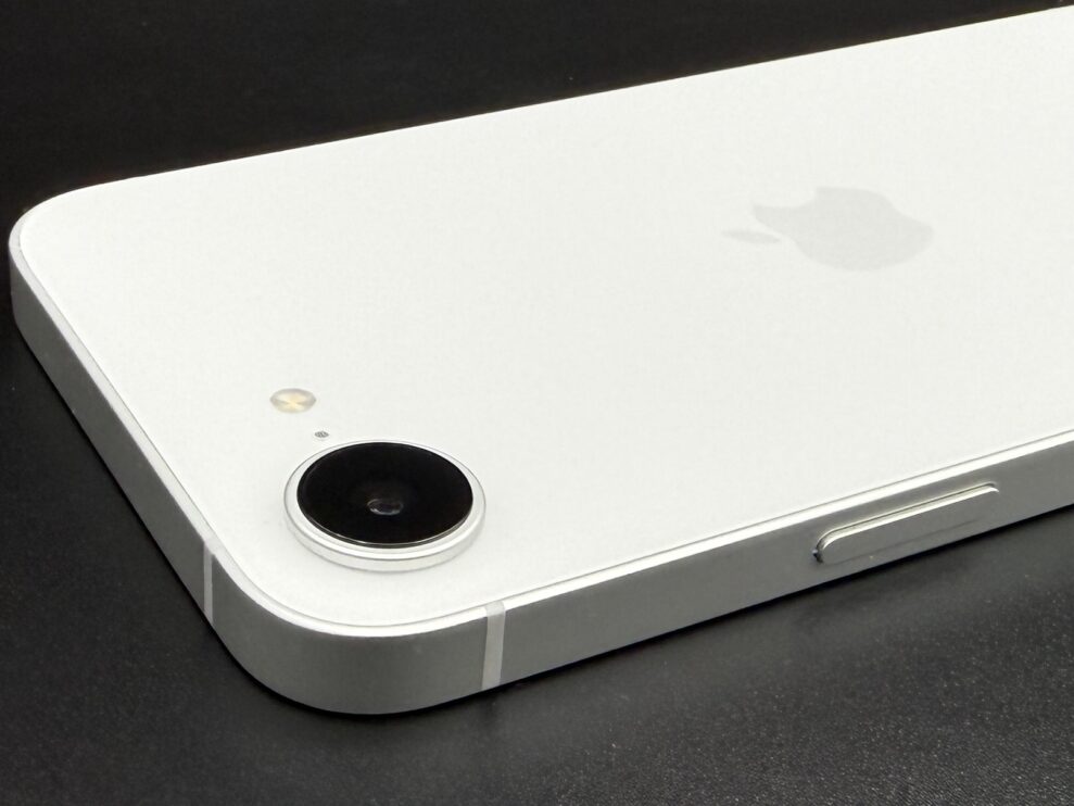 Apple iPhone 16e 1 apple iphone 16e close