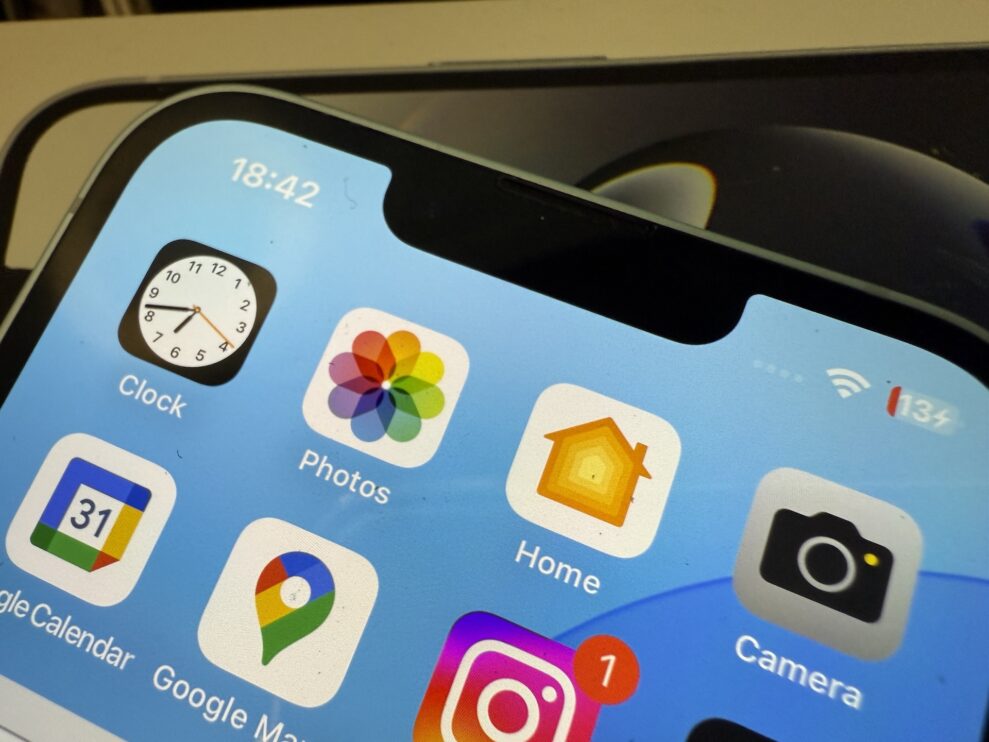 Apple iPhone 16e 2 apple iphone 16e notch web